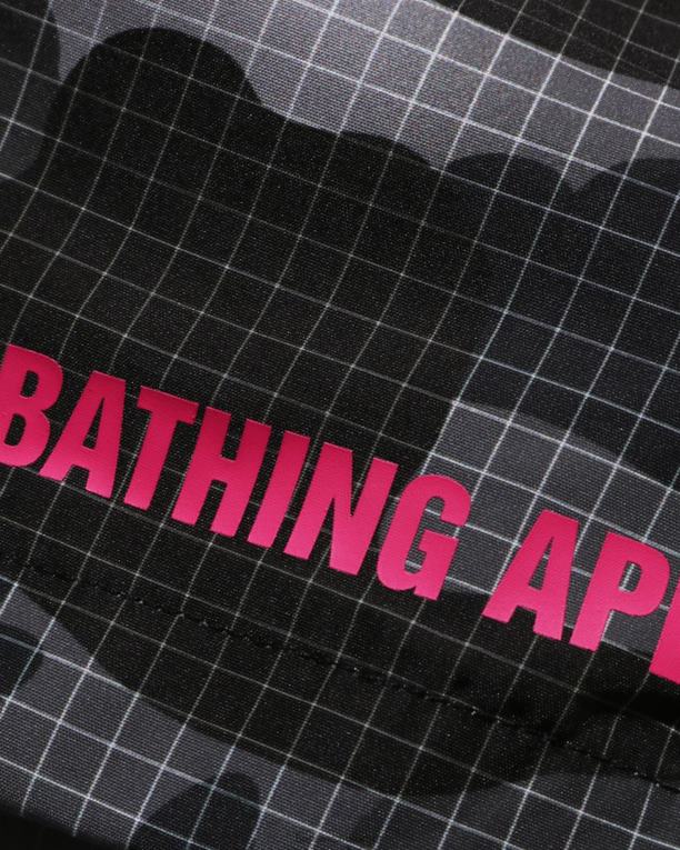 shorts de camuflaje de rejilla mujer A Bathing Ape 00RH899 negro